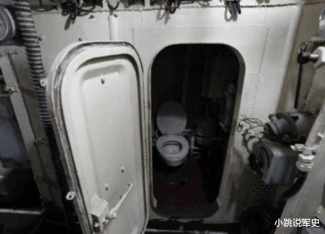 潜艇兵|潜艇兵上厕所时，为啥脖子上总挂块铜牌？德军的遭遇让人不敢忘