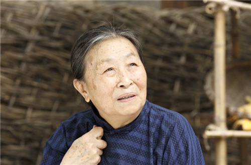 张少华|丑娘张少华自称年轻时是校花，本以为开玩笑，20岁照片曝光后惊艳众人