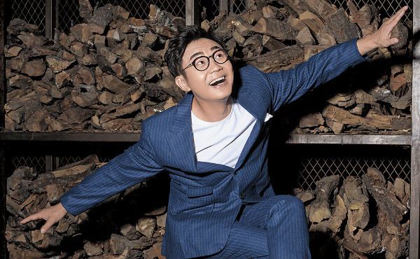 姜涛|凭装疯卖傻月入百万,买房娶硕士小娇妻,姜涛说:放下脸就能赚钱