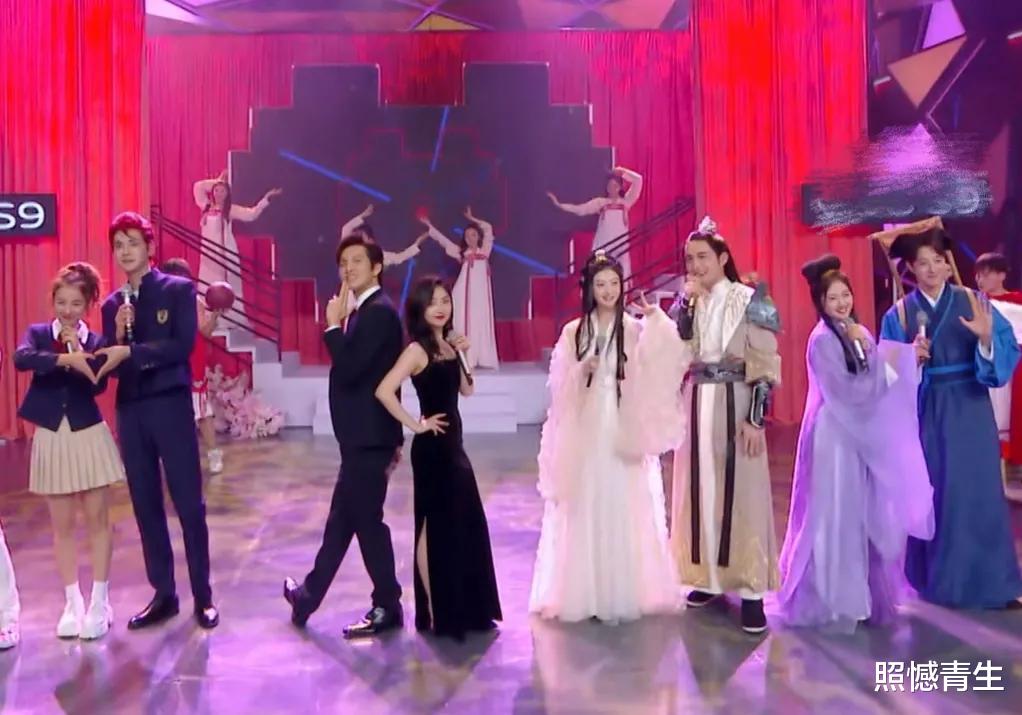 谭松韵|快乐大本营，钟汉良谭松韵营业满分，李兰迪赖冠霖成背景板！