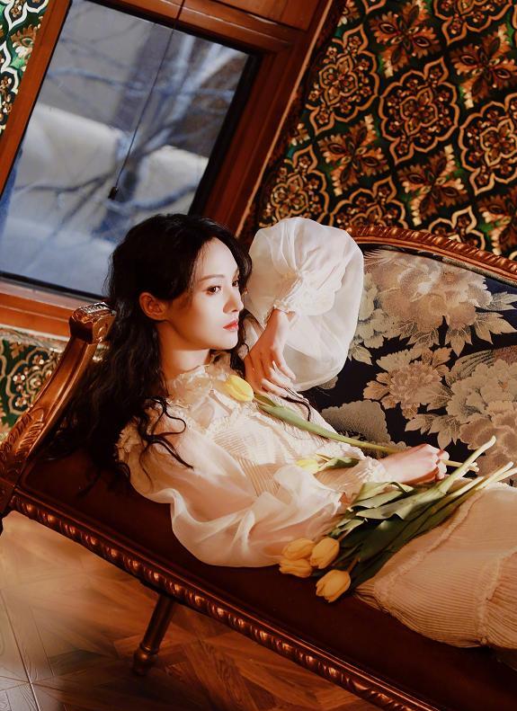 迪丽热巴|爽清空已发布微博，仅留下唯一一张自拍，配文才是“重头戏”！