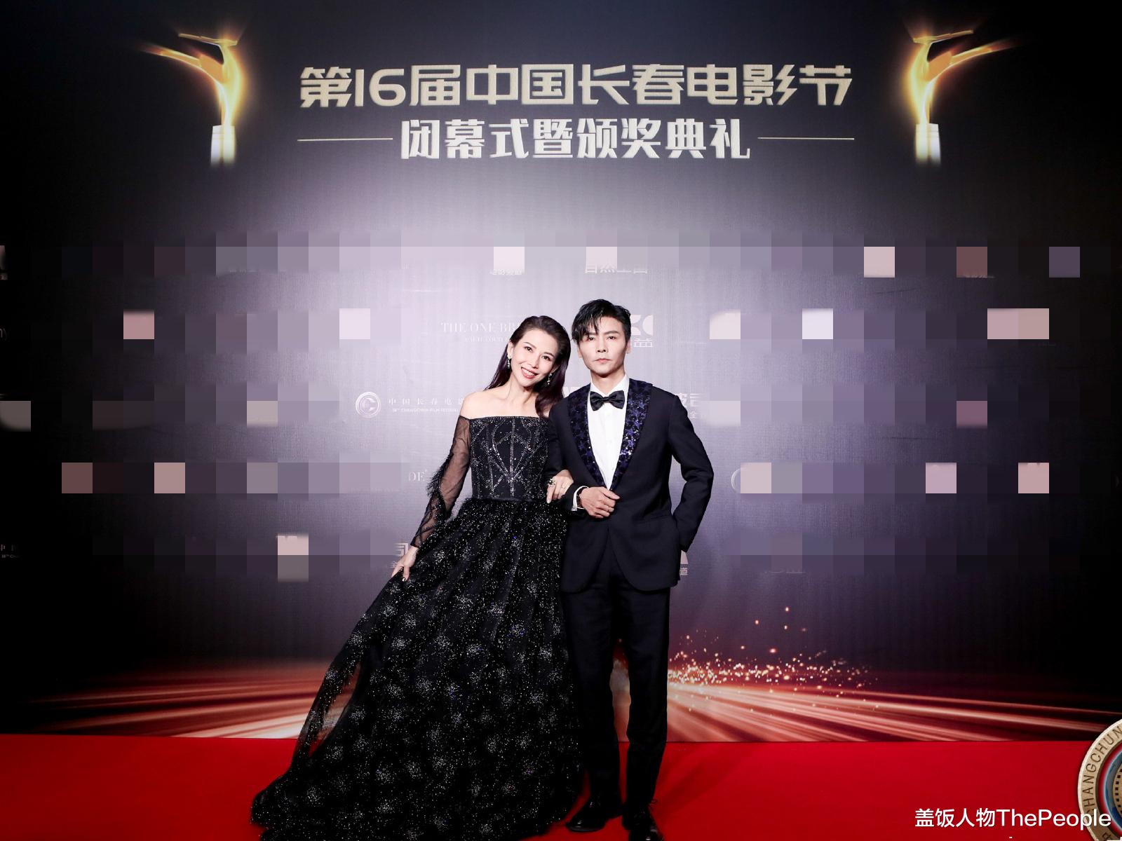 邓萃雯|长春电影节：邓萃雯发福，景甜“霸总范”，蔡少芬张晋又秀恩爱了