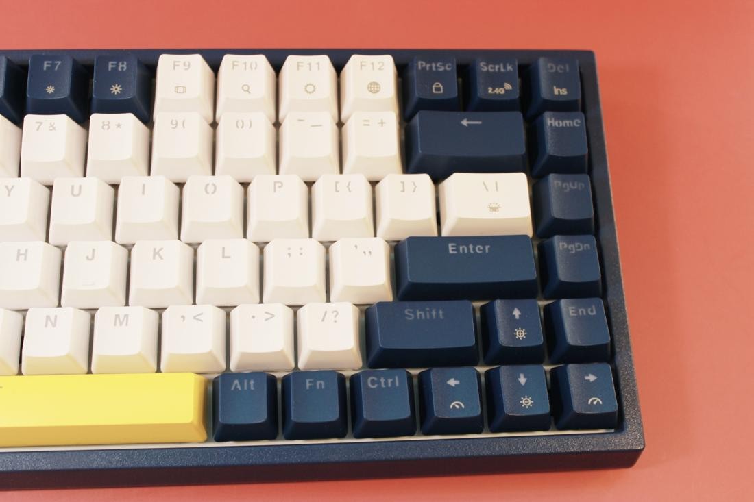 机械键盘|不足三百买三模,BOW三模RGB机械键盘G08表现如何?