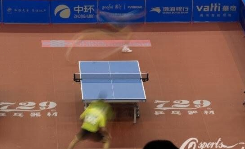 |這發(fā)球姿勢(shì)拿捏了