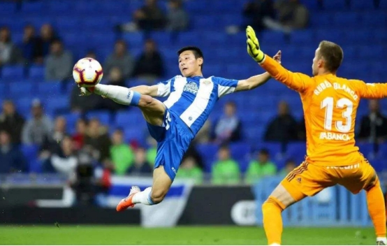 武磊|武磊不是太陽，但他至少是一束光，偶爾給我們帶來驚喜