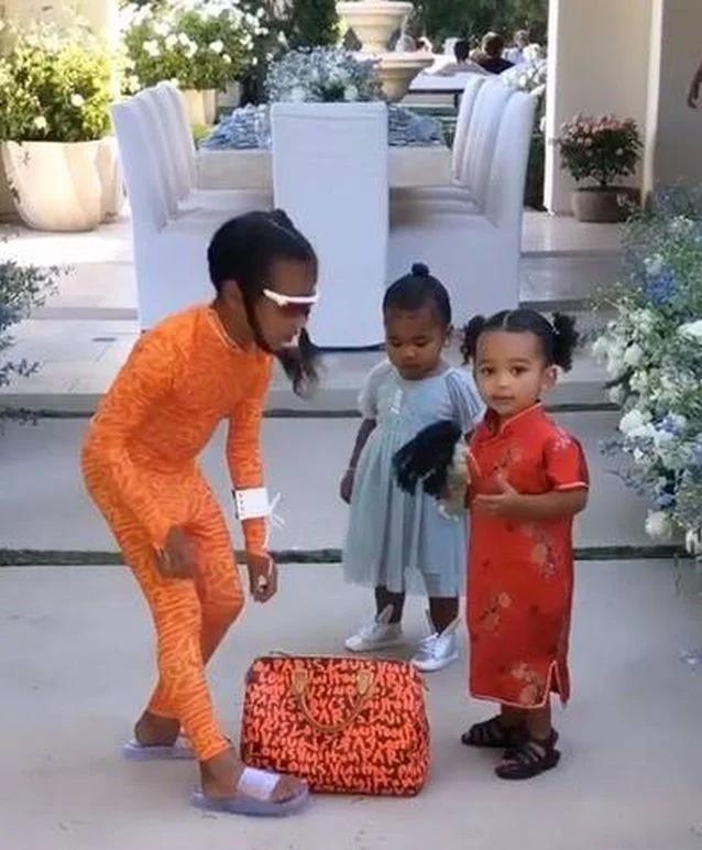 卡戴珊|绝美“国货”风靡全球！让卡戴珊爱不释手：不愧是东方之美