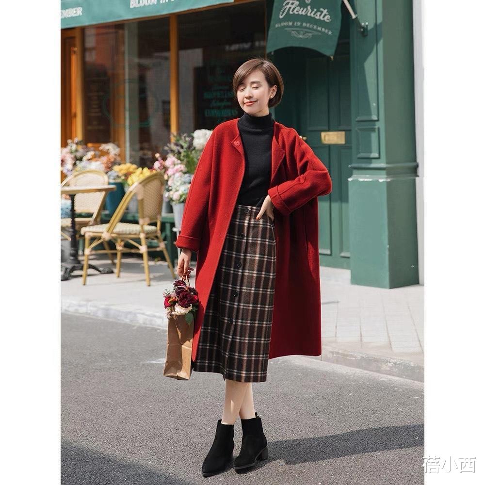 蓓小西 多穿“半身裙”，搭配西装、针织衫时尚又优雅，秋季的最in存在