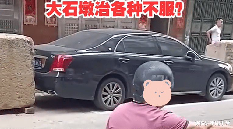 乱停车还不留电话，佛山一女子当街砸车，“赔得起”