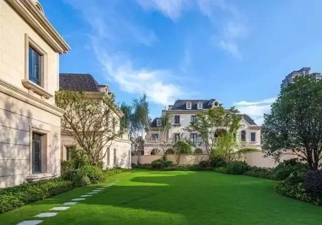 别墅与草坪,美翻了~