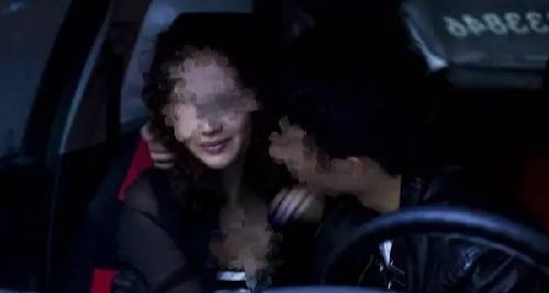 女子与情人在车内幽会,遭到丈夫的全程监听,惨剧的发生该怪谁?