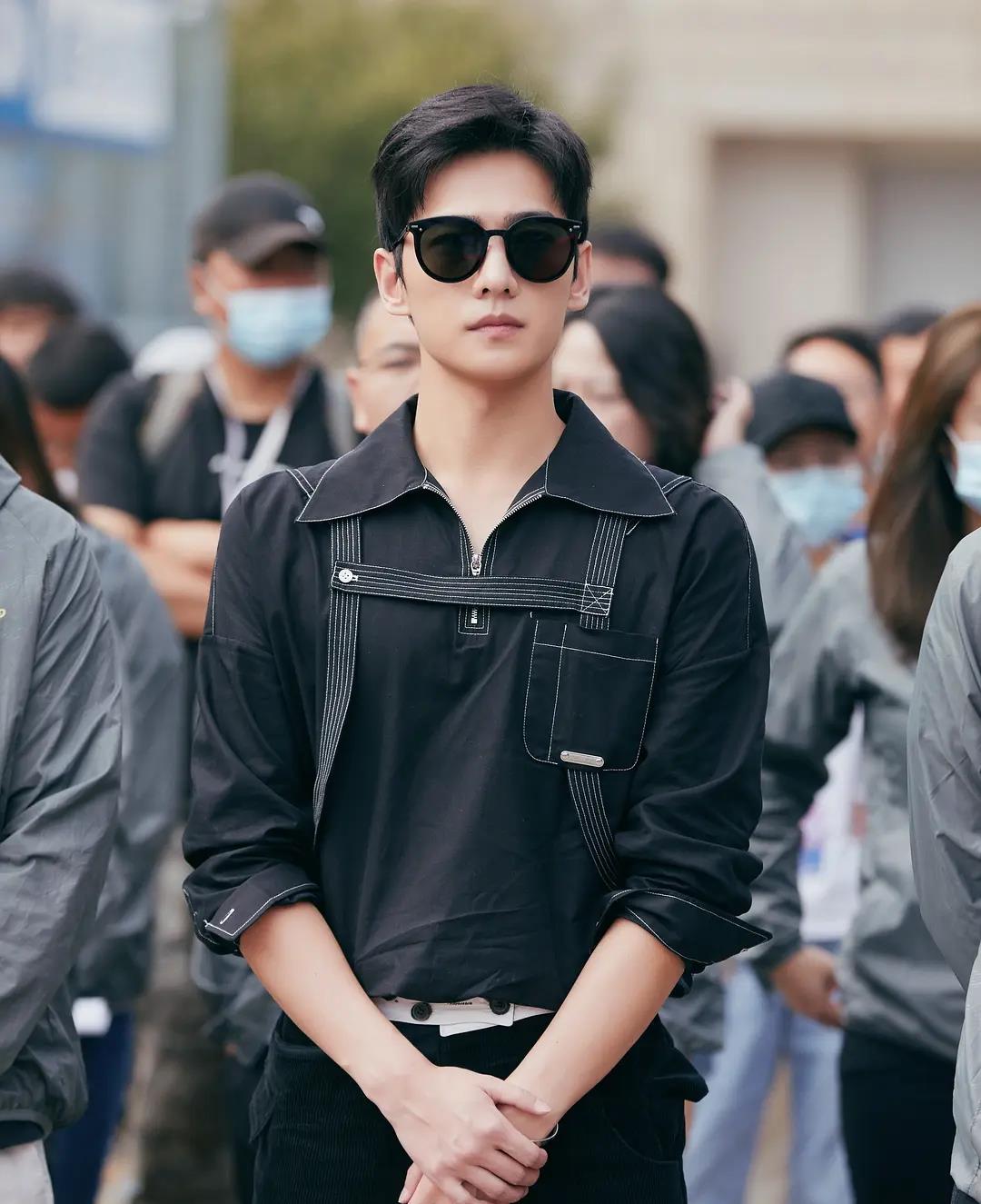 爸妈精读|杨洋官宣恋情？网友：我搬民政局过来，给我原地结婚