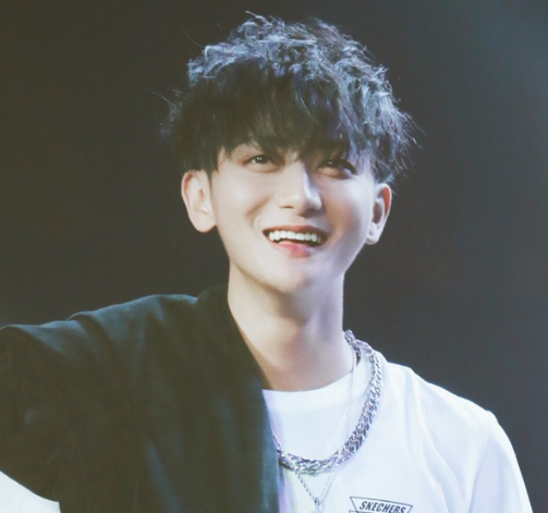 宋亚轩|181宋亚轩和183黄子韬同框，2CM成焦点，到底谁说谎?