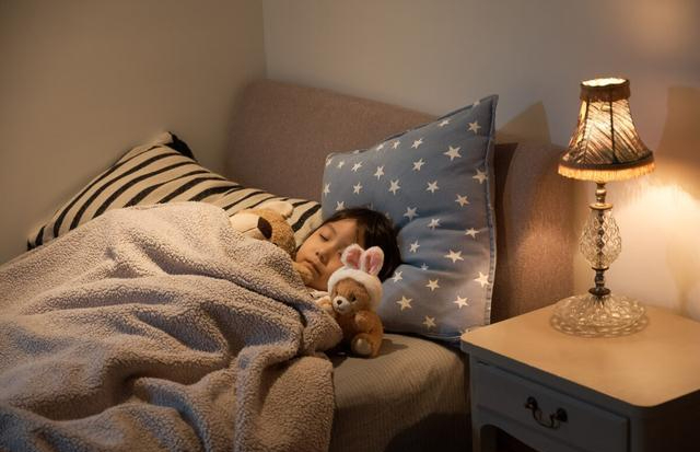 Hi家有小甜椒儿|晚睡的孩子，有多“费”妈？过来人：真能把妈妈熬老10岁啊