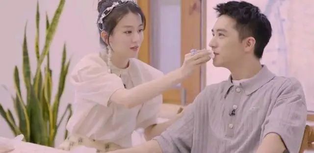 佟丽娅|佟丽娅假离婚？白宇朱一龙再合作？乔欣相亲？