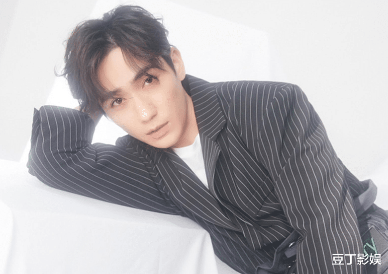 朱一龙|孤独只为一颗真心，现实里能熬住孤独，朱一龙在努力的做到