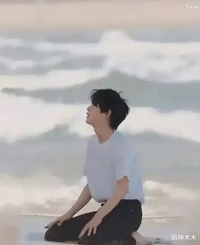 迪丽热巴|GQ后续也精彩！龚俊隔空发表获奖感言，官方放图全员变锥子脸