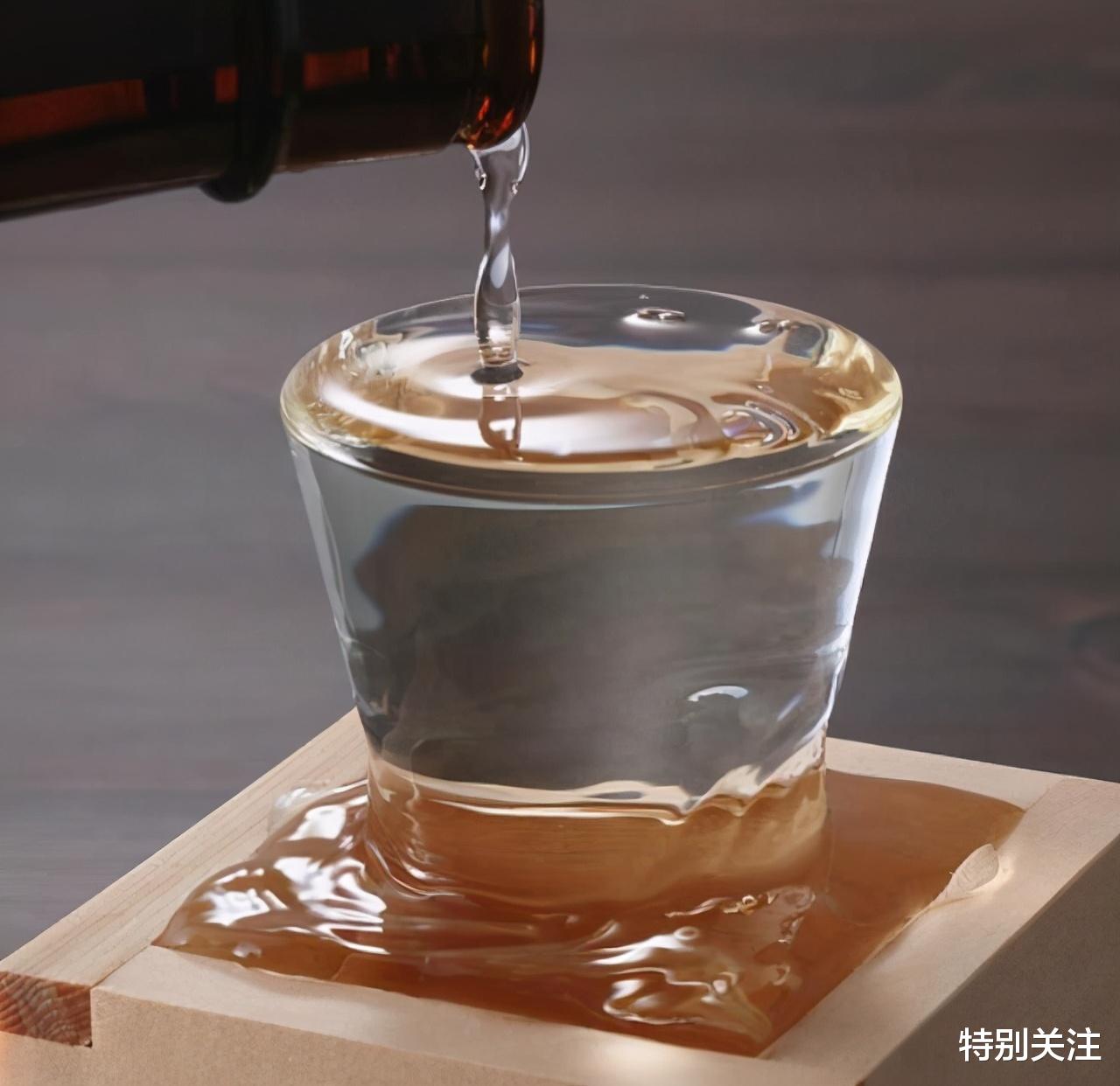 特别关注 常日喝白酒和喝啤酒的人,对身体有差别吗?怎样喝酒对身体伤害小