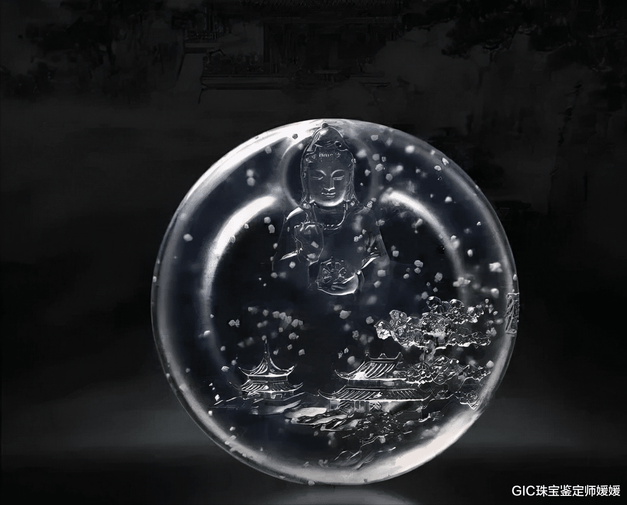 GIC珠宝鉴定师媛媛 有一种玉石，将漫天雪花纷飞的美丽瞬间定格，充满了诗情画意之美