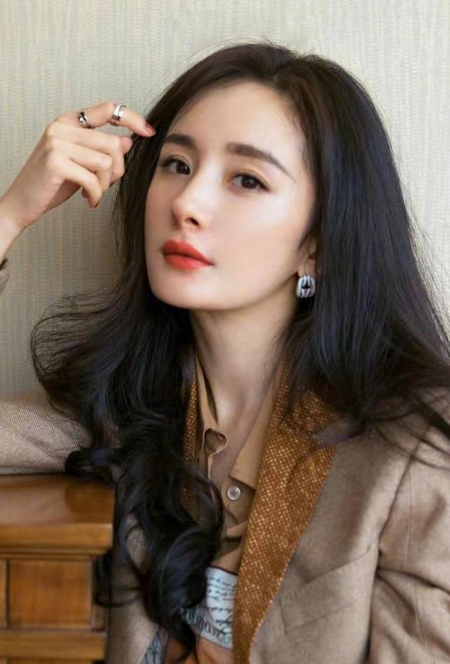 位微博粉丝过亿的明星,你一定都认识!&quot