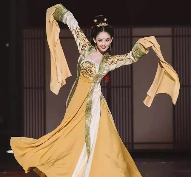 清浅微笑的我|与古力娜扎如此鲜明的对比，谢娜真是输得一点不冤啊！