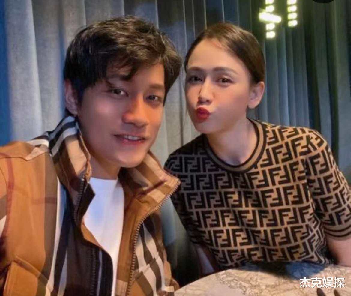 陈乔恩|42岁陈乔恩晒住院照片，生病时仍不忘秀恩爱，男友Alan送花好甜蜜