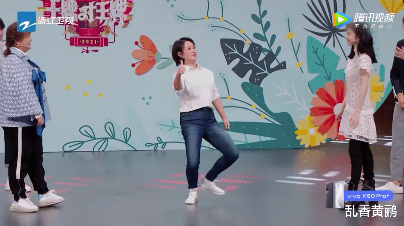 贾玲|《王牌》马丽做这个动作，大家哄堂大笑，只有贾玲看出马丽的不适