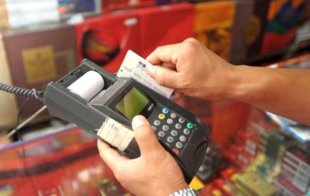  卡奴的苦日子要来了？各大银行纷纷出手，以卡养卡就要结束了