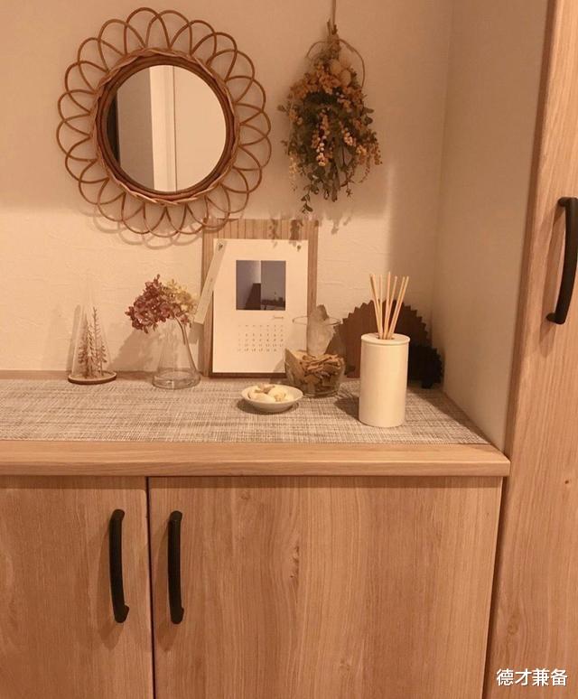 温馨唯美的家居装饰，木质的风情素静优雅，小众的生活环境