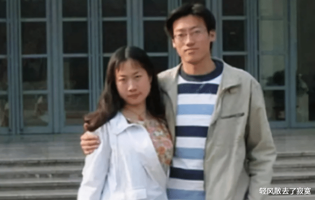 凤姐|两大网红鼻祖的毁灭史：无人敢娶的富婆，不敢回国的流浪女