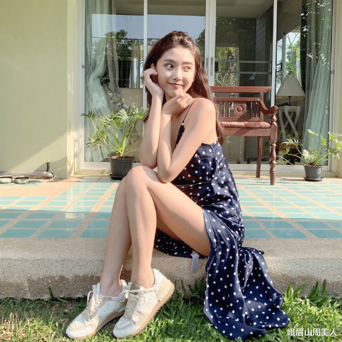 穿衣搭配|?“纯欲”长相的女生，往往有以下3个标签化特征，很容易区分