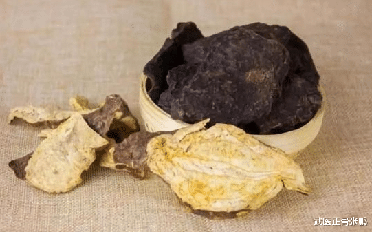 肝硬化|45岁叔叔坚持养生,确诊肝硬化,医生:3种中药堪称“烂肝王”,勿食用