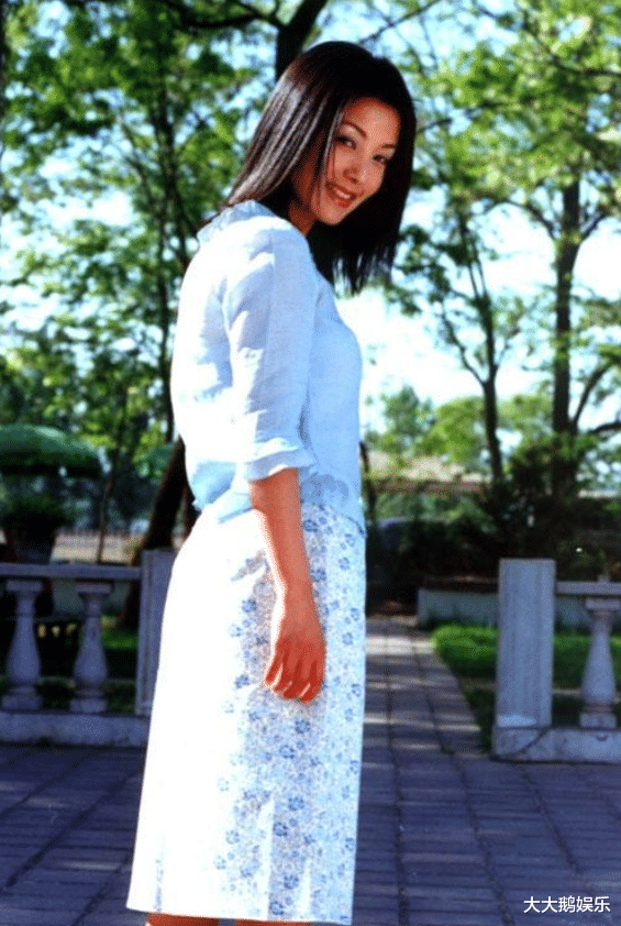 谢雨欣|可伶的雨欣：18岁生子，4登春晚，跟男友睡了4年却不知他真实姓名