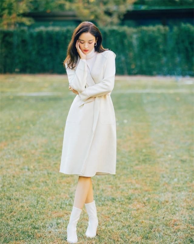 宝贝你别闹 小个子女生别再执着于穿过膝靴,今年秋冬这样穿搭,时髦又显高挑