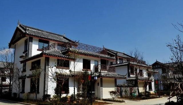 古镇 贵州投50亿打造的古镇，号称安顺“后花园”，开业多年却无人赏脸