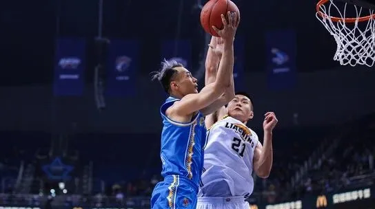 全运会|抱着强吻！张镇麟炸了！狂砍52分10板！全运会第一新秀诞生