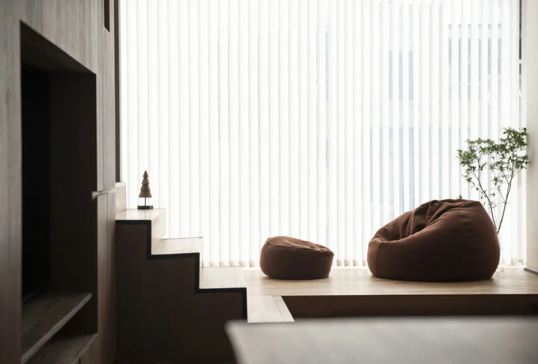 220m2的复式:精致原木风+留白,这不就是懒人的最爱吗!