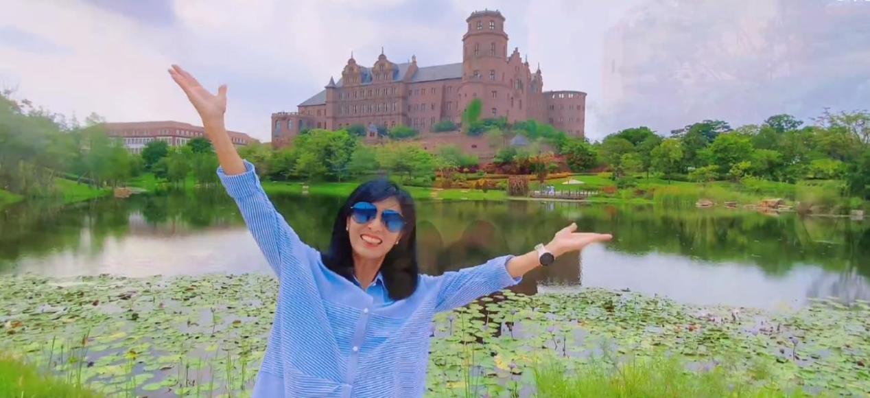 方脸妹说时尚|米雪畅游“华为”欧洲小镇，四穿旧衣玩得欢，66岁原地转圈圈好美