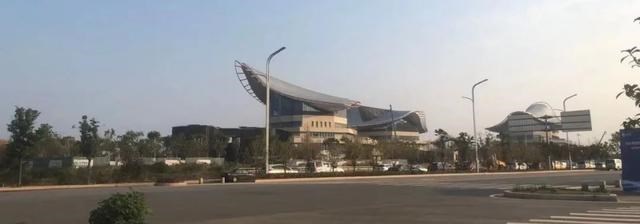 别墅|这个版块房价暴跌？“内卷”严重，“价格战”背后的忧虑……
