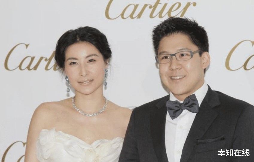 郭晶晶|40岁郭晶晶再添新身份，豪门儿媳只是陪衬，这次是霍家高攀没错了