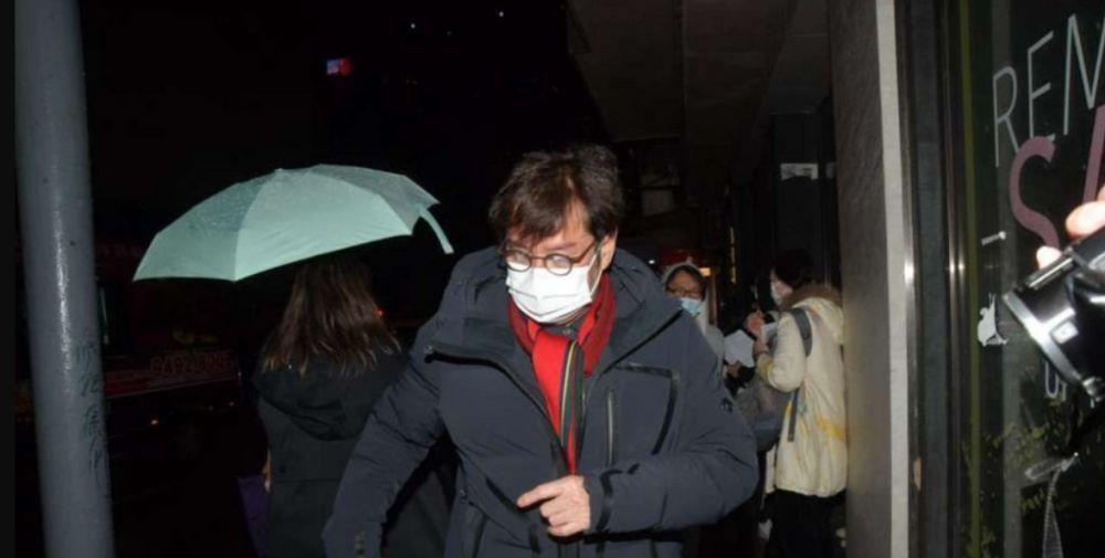 谭咏麟|谭咏麟首次回应粉丝事件，声称信号不好，手机关机，男主不是自己