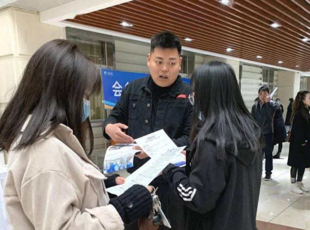 脉脉|“校招”和“社招”哪个好？分清利弊谨慎选择，选错悔不当初