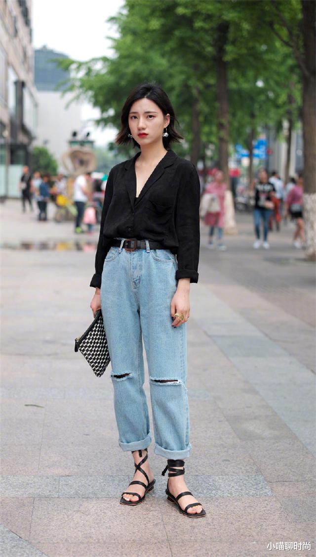小喵聊时尚|入秋后凉鞋就收起来吧！今年流行的“方头靴”，时髦不说还显腿长