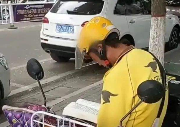 职业教育|某高校女大学生辱骂外卖员后续来了,看到结果后,职业教育引热议