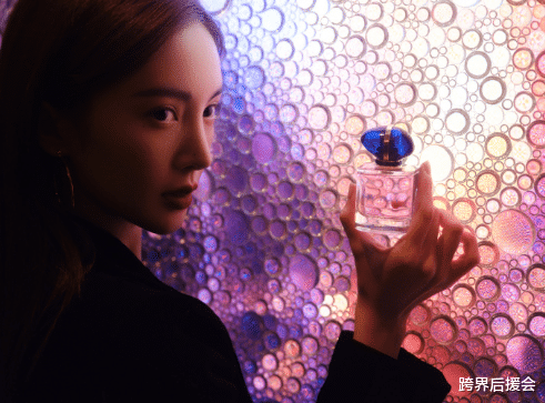 李沁|李沁杨幂金晨罕见同台，李沁遗憾输在发型，C位赢得彻底