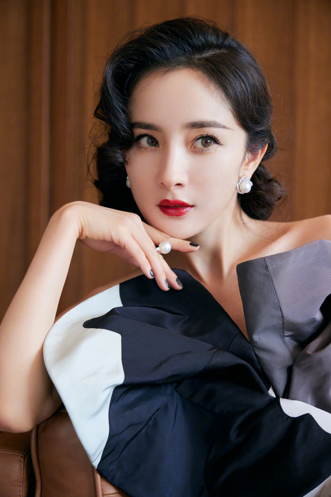 只是结婚的关系|杨幂芭莎绝美红毯，大幂幂看起来真的太“贵”啦！