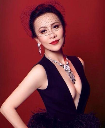 富华说说|有哪些明星被穿得很漂亮，但你却对她的样貌无感？