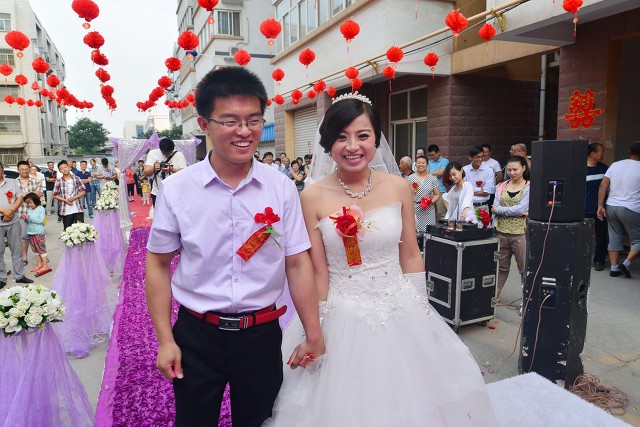 我喜欢你恩|前女友大闹婚礼现场：让你房产证加我的名字，你却转身娶了女闺蜜