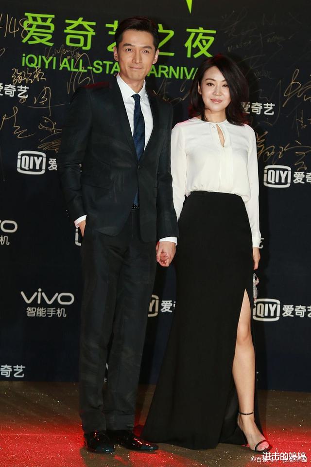 闫妮|50岁闫妮3段姐弟恋,减肥后暴瘦35斤,与20岁女儿形如“孪生姐妹”,瘦身秘诀适合懒人