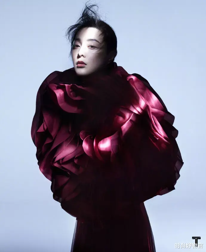 时尚好物官|范冰冰在越南高调复出，杂志封面依然美艳！这少女肌我酸了
