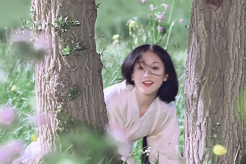 面朝黄土|杨幂方脸丑？她这部央视大剧却告诉我：方脸大鼻孔照样惊为天人